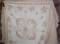 NICE REVERSIBLE TABLE CLOTH & MATCHING RUNNER