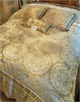King Comforter w/Pillows