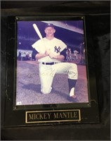 MICKEY MANTLE PHOTO - SIGNED/ WITH COA .