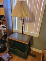 MAGAZINE TABLE WITH LAMP
