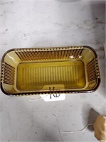 Brown glass ovenware w/ lid