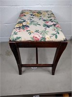 Vintage wood stool/bench, 19"x23"x14"