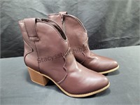 Womans Boots SZ 11  Like New