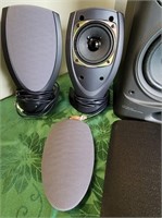 L - MIXED LOT OF SPEAKERS (D89)