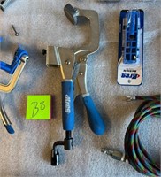 L - LOT OF CLAMPS & SMALL PARTS (B8)