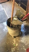 Metal mop bucket w mop Geepres  floor prince