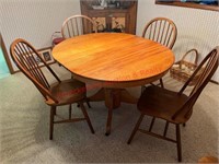 Dining Table w/ 5 chairs & 2 leaves