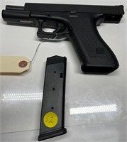 Glock 17 9mm pistol serial #KF262
