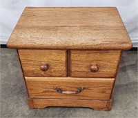 AMH4031/ A1 Vargas Furniture Mfg Solid End Table