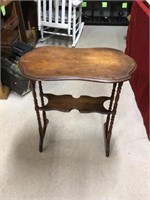 oval accent table 27 Lx 28.5 h 16 w