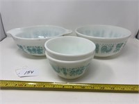 4 Pyrex Bowls