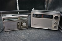 Medeko EZ-16 Radio & Panasonic RF-1101 Radio