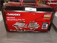 HUSKY 290 Pc mechanics tool set