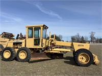 JD 570 Road Grader