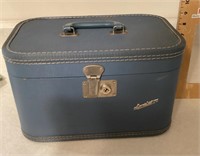 Carilite cosmetic suitcase