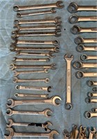 L - MIXED LOT OF WRENCHES (B105)