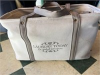 Laundry tote bag