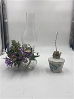 2 vintage small oil lamps