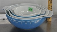 Pyrex Snowflake Garland bowl set, see notes