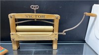 Vintage Victor Clothing Wringer