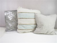 Home Decor - 2 Pillows