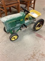 John Deere 4020 cast pedal tractor needs work