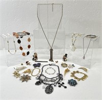 Jewelry Vintage & Newer including 6 Necklaces, 5