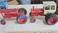 2 International tractors, 1/16 scale