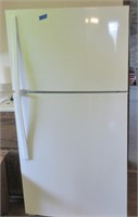 2019 Whirlpool refrigerator w/top freezer its nice