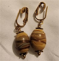 Vintage beautiful old must have clip on earrings