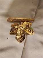 Beautiful vintage antique leaf brooch