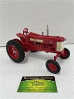 International Farmall, 350 wide, front tractor