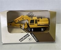 John Deere 690 C excavator , 1/64 scale, Ertl toy