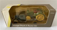 John Deere Vintage Truck & Tractor Set 1/32