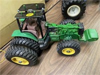 JD w/Duals Toy Tractor