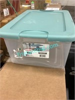 Sterilite storage box with lid