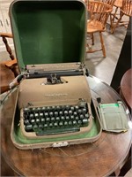 Vintage Remington Quiet - Riter Typewriter in case