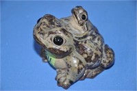 Vtg sandstone "Momma Frog and Baby"
