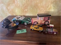 GROUP OF SMALL DIE CAST METAL CARS