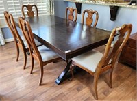 LEGACY CLASSIC DINING TABLE AND LEAF