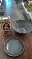 VINTAGE COLANDER, PIE PLATE AND COCOA