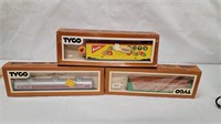 3 TYCO HO TRAIN CARS IN PACK