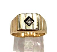 Mens 14K Gold Exquisite Ring with Diamond