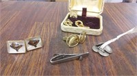 VINTAGE CUFFLINKS INCLUDING PAIR FROM 1930