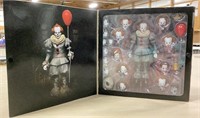 The many faces of Pennywise -
Box damaged-