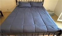 D - CAL KING BED LINENS & PILLOWS ONLY (M22)