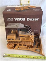 Ertl Case 1450B Dozer