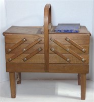 Vtg Accordion Concertina Wooden Sewing Box (Cedar