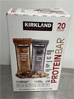 NEW! Protein Bars Damaged 16ct. exp. 04.08.23