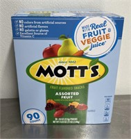 NEW! Mott's Fruit Snacks Damage 86ct exp. 11.24.23